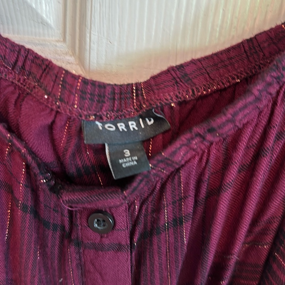Torrid size 3 plum black rose gold plaid cold shoulder top